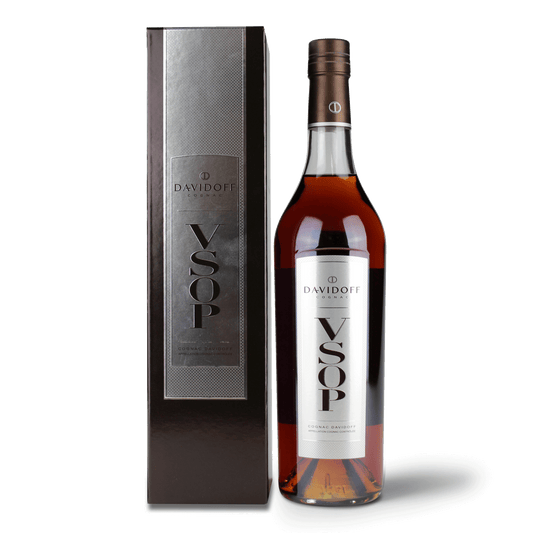 Flasche und Verpackung von Cognac.