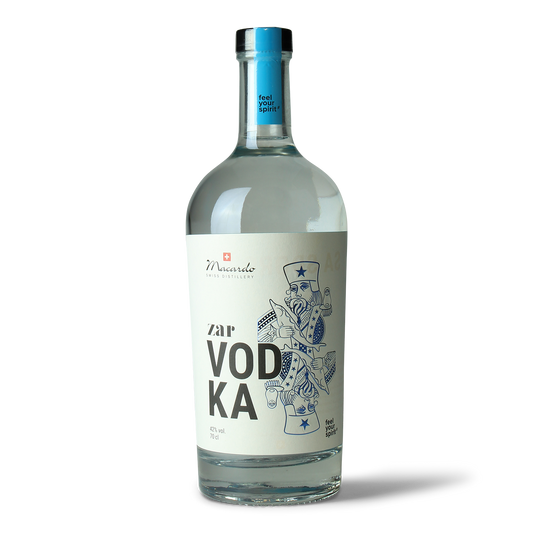 Flasche Zar Vodka mit Etikett.