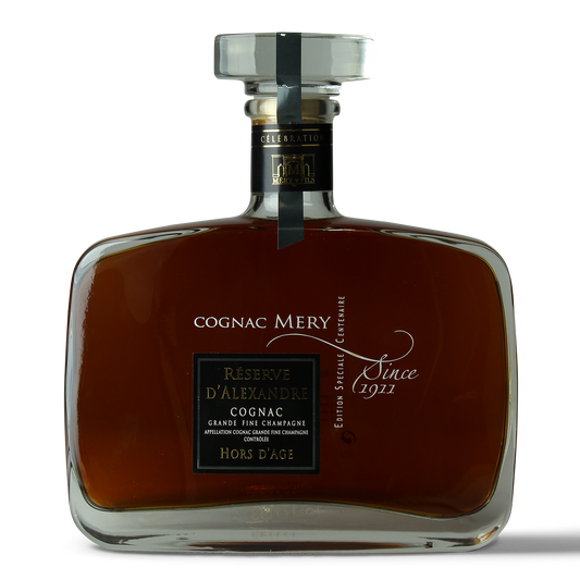 Cognac-Flasche mit Etikett.